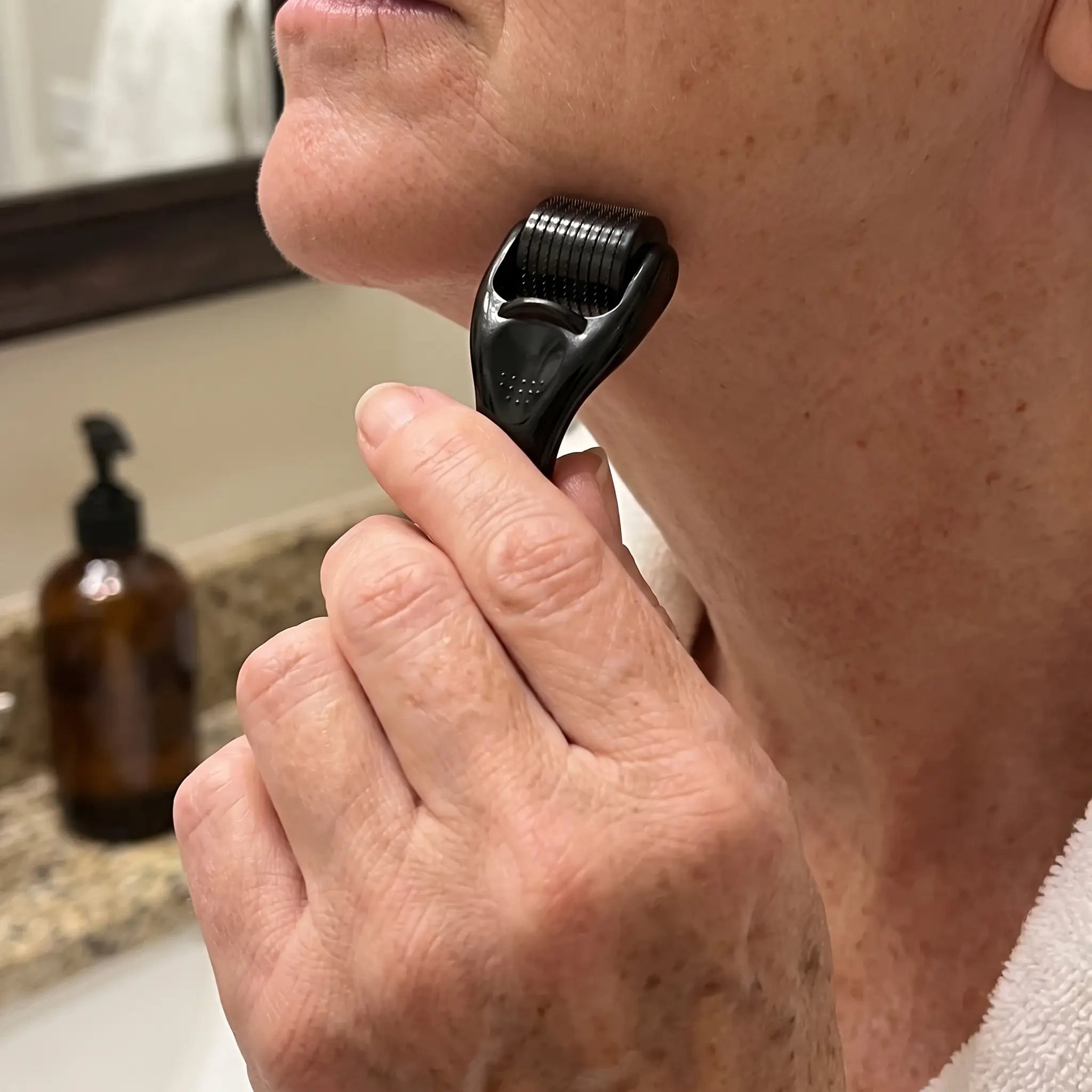 The micro-channel roller being used along the jaw